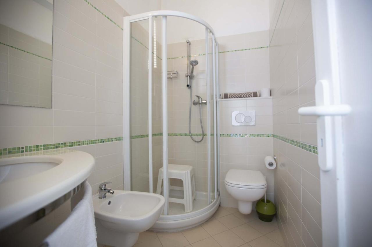 Hotel Eden B&B Cattolica Bagian luar foto